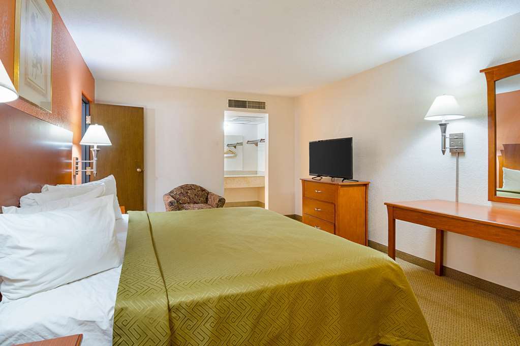 Econo Lodge Mcpherson Quarto foto