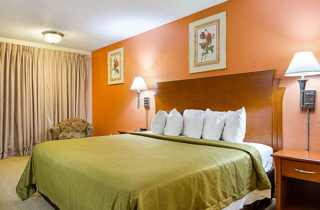 Econo Lodge Mcpherson Quarto foto